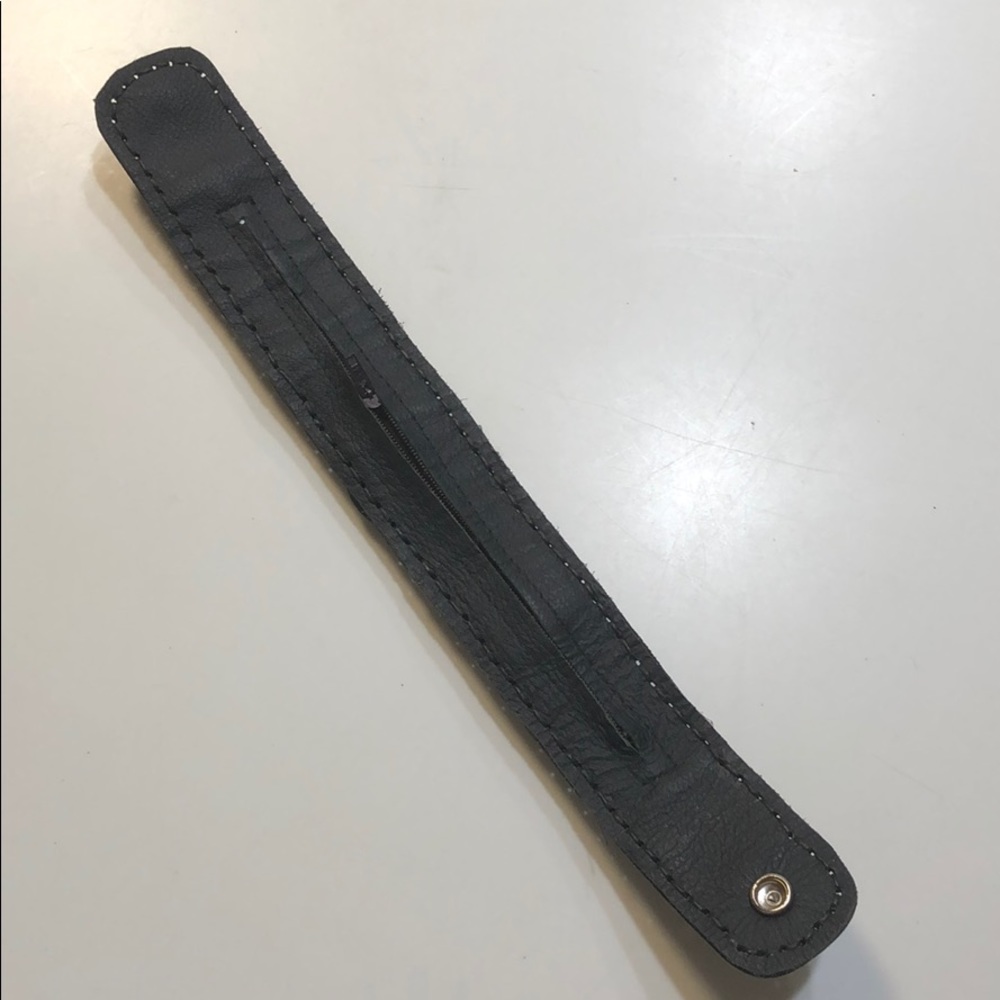 New GENUINE leather cuff bracelet. Never worn. - Picture 5 of 6
